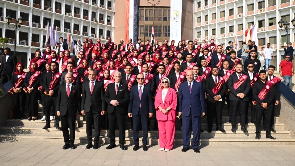 جامعة أسيوط تحتفل ببداية العام الدراسي الجديد جامعة أسيوط تحتفل ببداية العام الدراسي الجديد