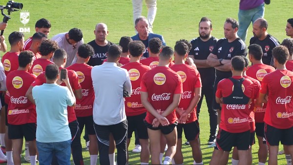 اجتماع الخطيب مع لاعبي الاهلي
