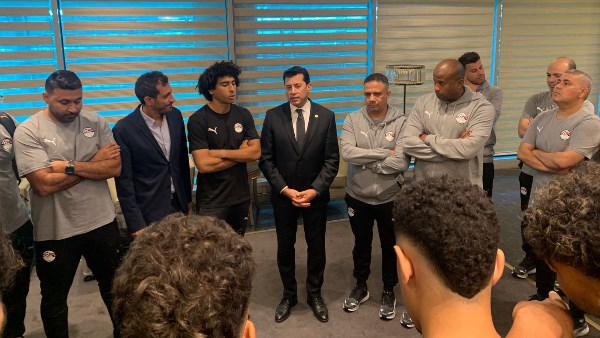 وزير الشباب مع بعثة منتخب تحت 20 سنة