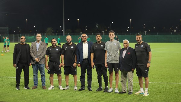 القنصل مع بعثة بيراميدز