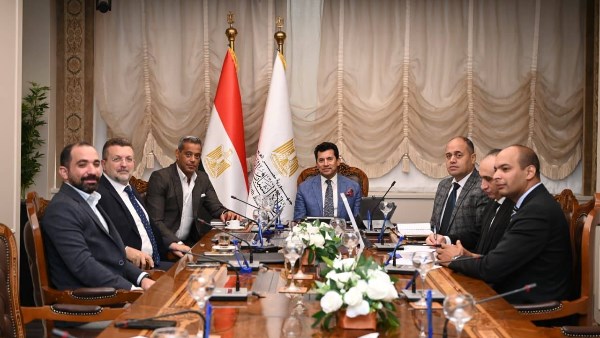 وزير الرياضة مع ستارز اوف ايجيبت
