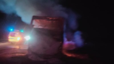 السيطرة على حريق مخزن خردة بالفيوم