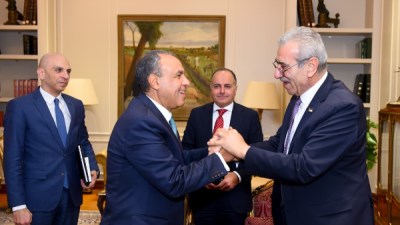 وزير الخارجية يستقبل رئيس لجنة إدارة غزة ويؤكد الدعم المصري الكامل  