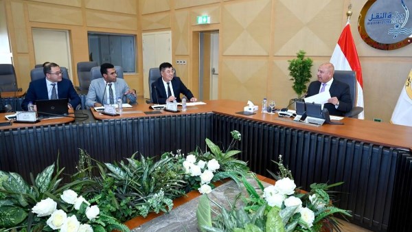 نائب رئيس مجلس الوزراء للتنمية الصناعية وزير الصناعة والنقل يبحث مع شركة شين فينج ستيل الصينية