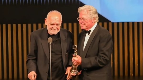 مهرجان القاهرة السينمائي ينعى الأسطورة بيلا تار.. وداعًا "فيلسوف الصورة"