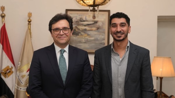 وزير الثقافة يلتقي المخرج كريم الشناوي لبحث التعاون ودعم التجارب السينمائية الشابة