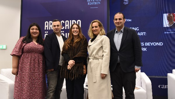 كندة علوش في ندوة عن الفن والانتماء في art Cairo بالمتحف الكبير