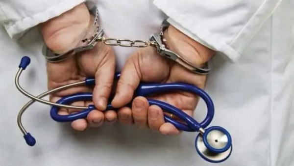 انتحال صفة صيدلي 