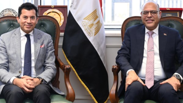 وزير العمل ووزير الشباب