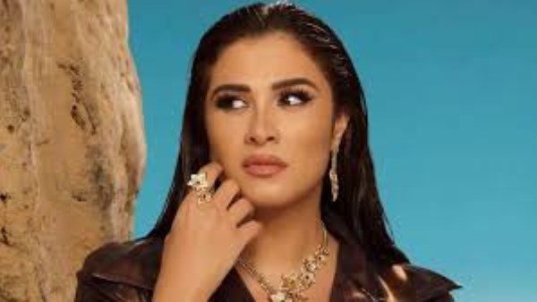  الفنانة ياسمين عبد العزيز