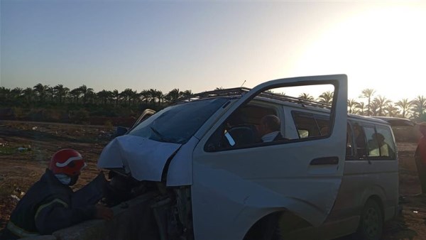 حادث انقلاب سيارة ميكروباص