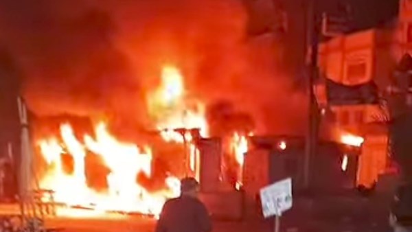 حريق هائل يلتهم مخبزًا بجوار موقف منوف بالمنوفية