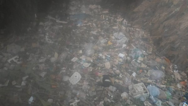 انتشار القمامة بكوبري القنطرة الشرقية بمنشأة سلطان 