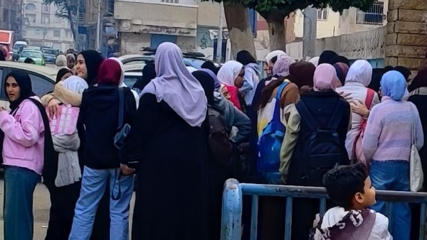 من أمام اللجان الشهادة الاعدادية 