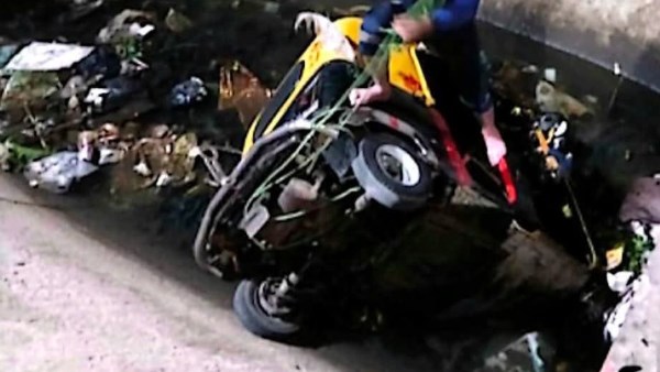 انقلاب توكتوك بعزبة ابو مصطفي