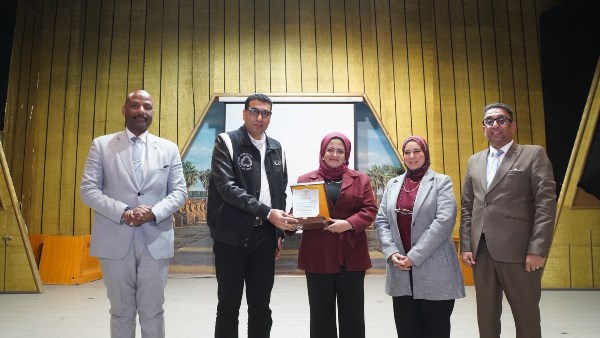 نائب محافظ الأقصر يشهد الحفل الختامي لمشروع انت تقدر 