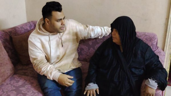 محرر موقع بصراحة مع والدة الضحية 