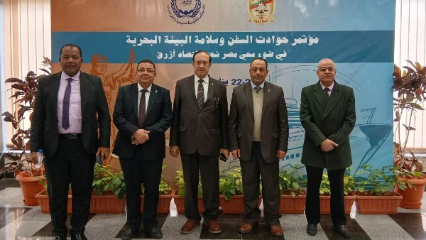 صورة على هامش المؤتمر 