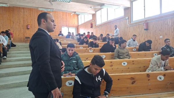 جانب من الامتحانات 