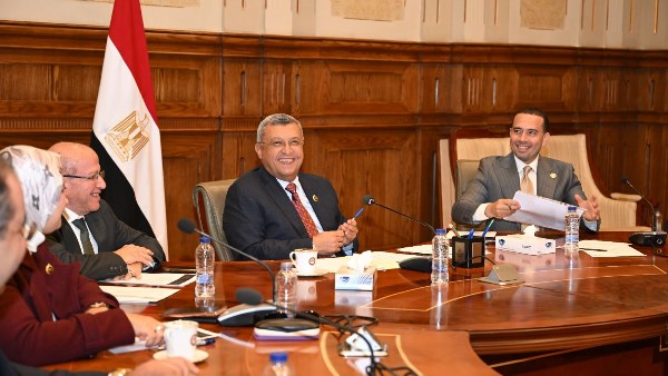 خلال الاجتماع