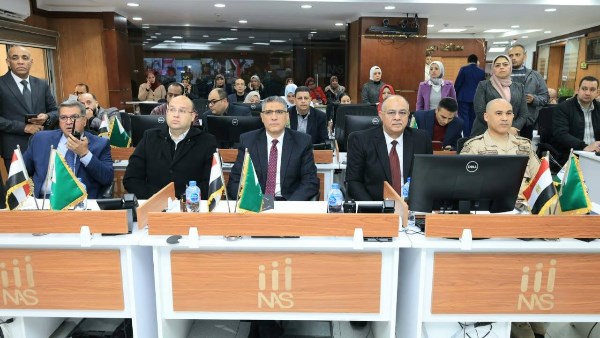 محافظ الجيزة من داخل مركز السيطرة للطوارئ  