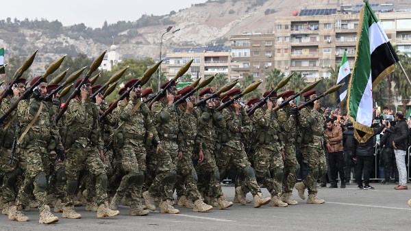 الجيش السوري يعلن دخول قواته لمنطقة غرب الفرات انطلاقًا من دير حافر 