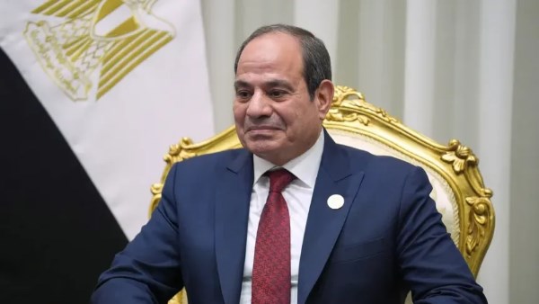 الرئيس عبدالفتاح السيسي يصل سويسرا للمشاركة بمطار زيورخ الدولي 