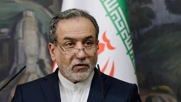 وزير الخارجية الإيراني: لم نطلب إجراء مفاوضات مع الجانب الأمريكي