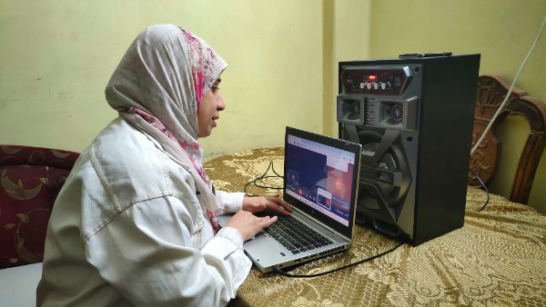 الفتاة المعجزة "زينب بدر" التي تحدت الإعاقة والظروف القهرية