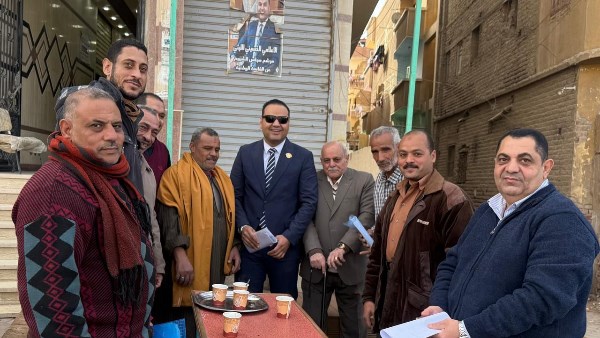 "الحسيني الليثي" يتلقي طلبات وشكاوى المواطنين بأسيوط