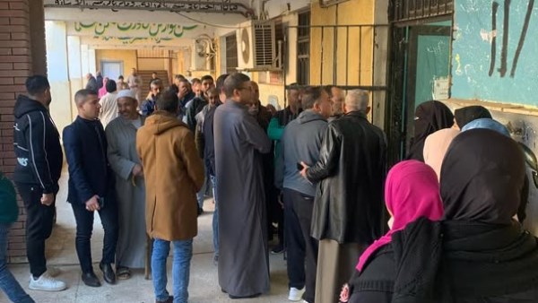 توافد الناخبين على لجان الاقتراع بالجيزة للمشاركة في انتخابات مجلس النواب