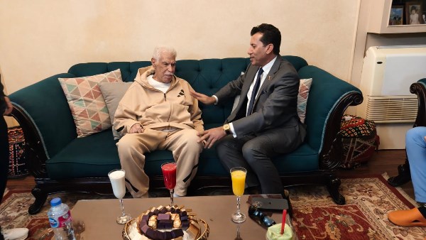 الدكتور أشرف صبحي مع الكابتن حسن شحاتة