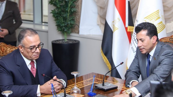 وزير الرياضة يجتمع بمجلس اتحاد السلة