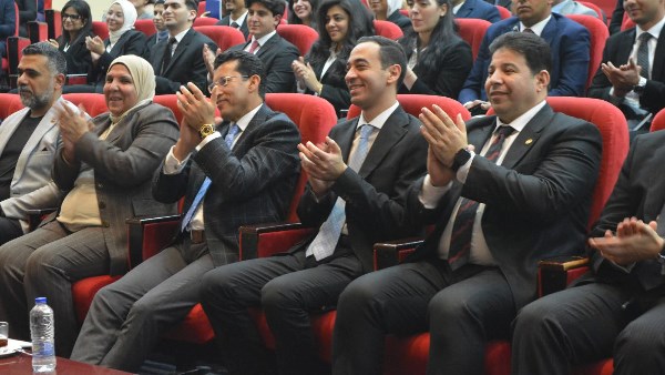 وزير الشباب والرياضة