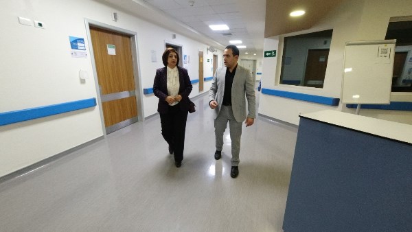 الدكتور مها عبد الناصر في مستشفى الناس