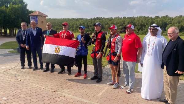 الدكتور يهنئ البطل عزمي محيلبة