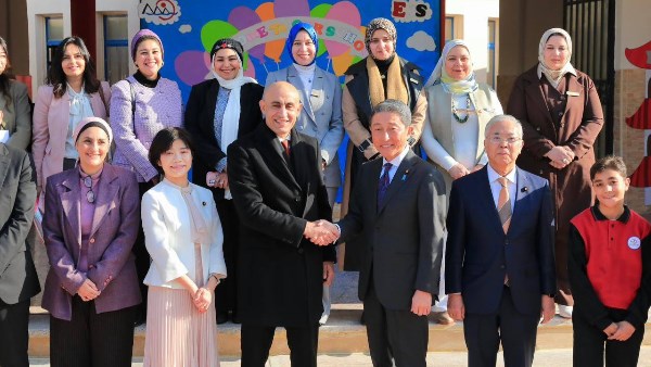 وزير التعليم يستقبل وفد البرلمان الياباني في المدرسة المصرية اليابانية بالعبور