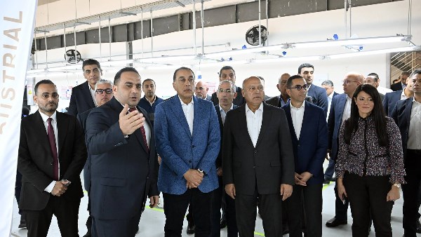 رئيس الوزراء يفتتح مصنع وامى فاشونى للملابس الجاهزة والمفروشات بمنطقة السخنة الصناعية
