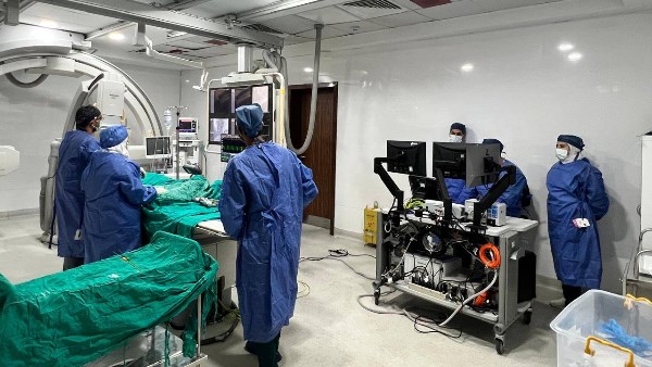 نجاح إجراء تدخل طبي دقيق ومتقدم يُعرف باسم “كيّ العقد العصبية – Cardio Neuroablation”