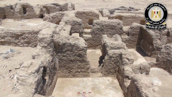 الكشف عن بقايا مجمع سكني متكامل للرهبان من العصر البيزنطي بسوهاج