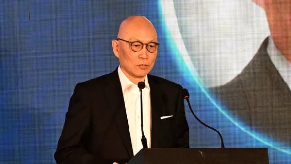 العضو المنتدب والمدير الإقليمي لأوروبا ومصر هاتشيسون بورتس