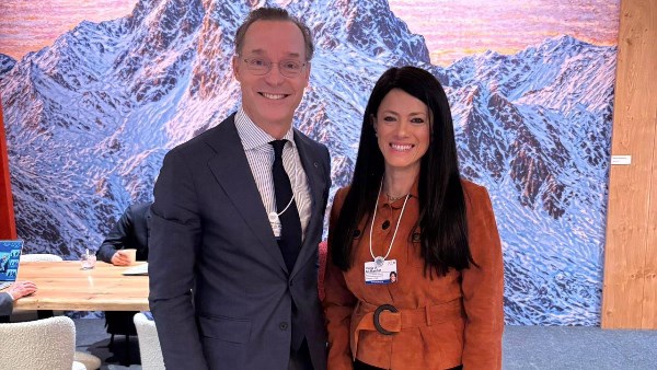 "المشاط" تبحث تعزيز العلاقات المشتركة  في فعاليات الاجتماع السنوى الـ 56 منتدى "دافوس"