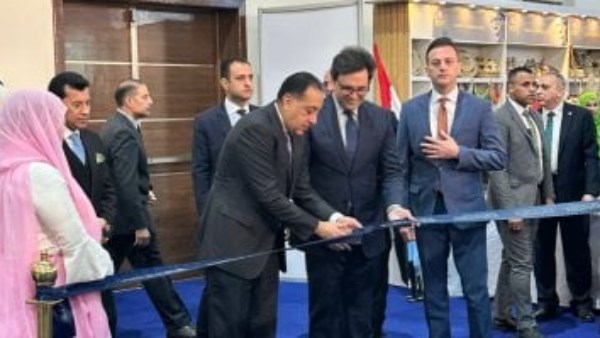 رئيس الوزراء يفتتح معرض الكتاب ويتفقد جناح وزارتى الدفاع والداخلية