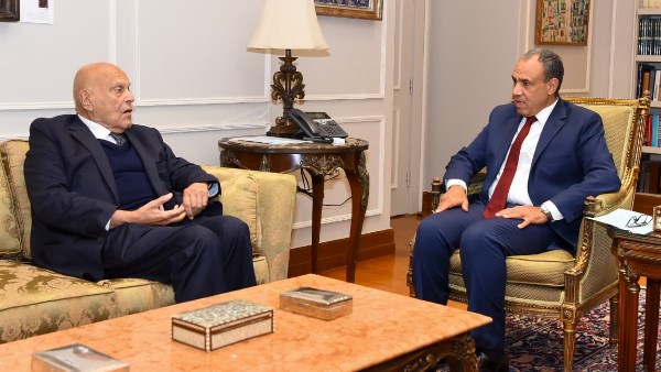 وزير الخارجية يلتقي البروفيسور د. مجدي يعقوب