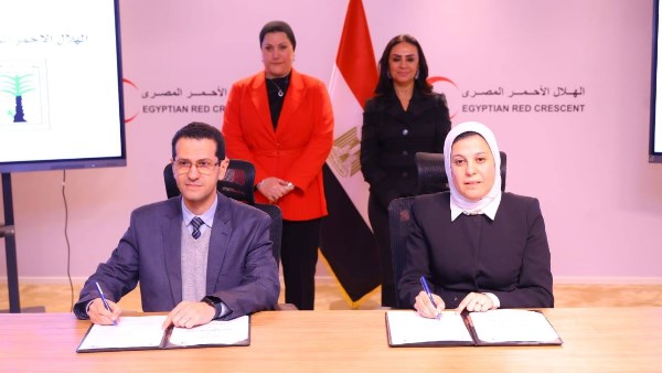 "الطفولة والأمومة" و"الهلال الأحمر" يوقعان بروتوكول لحماية الأطفال والأمهات