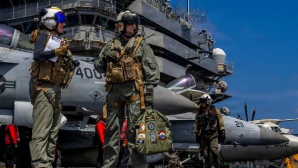 أمريكا تحشد عسكريا في المحيط الهندي للضغط على إيران