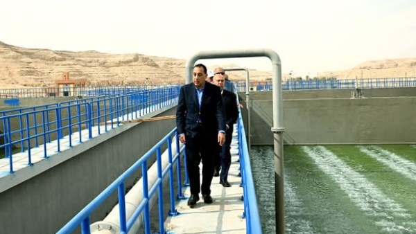 رئيس الوزراء يتفقد محطة معالجة الصرف الصحي الثلاثية "بني حسن الشروق"