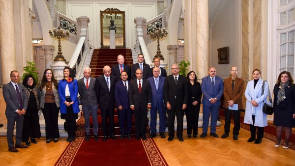 وزير الخارجية يلتقي أعضاء اللجنة الوطنية لآلية مراجعة النظراء الأفريقية