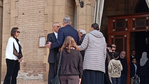 محمود حميدة من جنازة مراد وهبة 