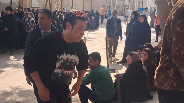 سعد الصغير من جنازة والدة رضا البحراوي 